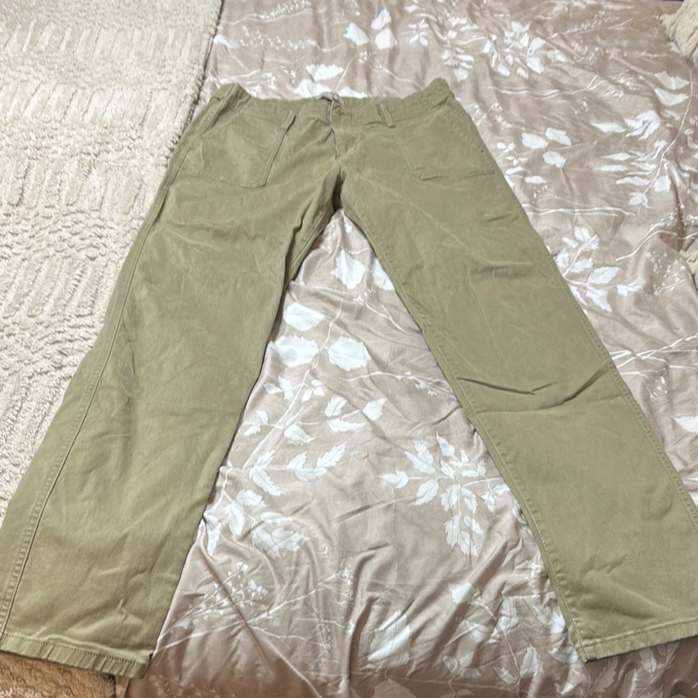 Banana Republic Women’s Khaki pants.  Like new condition.  Cotton/spandex blend